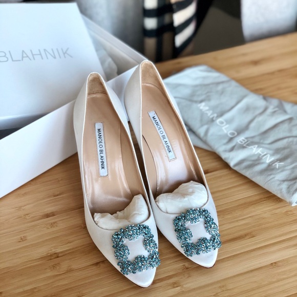 Manolo Blahnik Shoes - ❣️Manolo Blahnik❣️Hangisi 90 in White Satin EUC